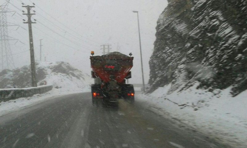 بارش سنگین برف راه ۲۵۰ روستای الیگودرز را مسدود کرد/ هشدار سطح نارنجی هواشناسی