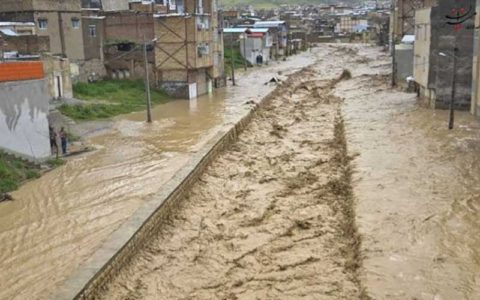خرم‌آباد بر آب و مسوولان در خواب/هنوز سیلاب این شهر جان‌ می‌برد