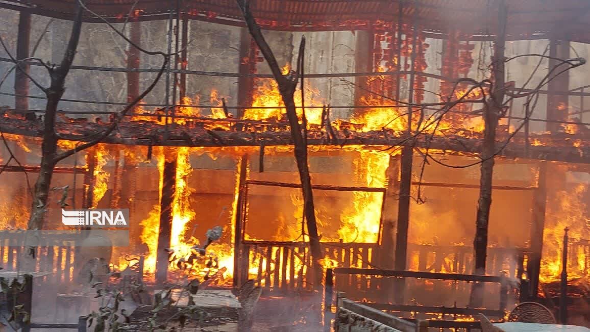 مهار آتش‌سوزی اطراف حرم امامزاده زیدبن علی خرم‌آباد